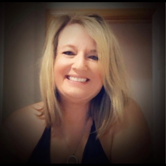 Meet your Posher, Deborah - Picture 2 of 2